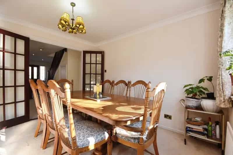 Large Family Home with Five Double Bedrooms and Two En-Suites