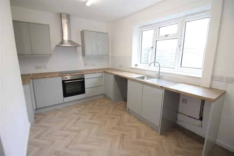 2 Bedroom Semi Detached House to Rent Newly Refurbished No Chain