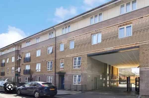 Spacious Rooms with Private Car Park and Bike Shed