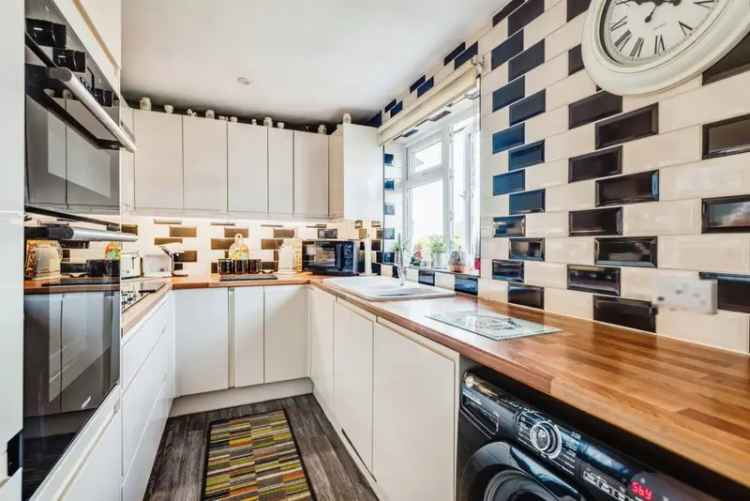 House For Sale in Elm Drive, South Oxfordshire, England