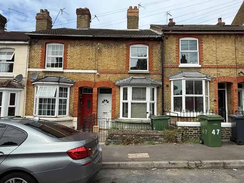 Freehold Mid-Terrace House Near Maidstone East Station
