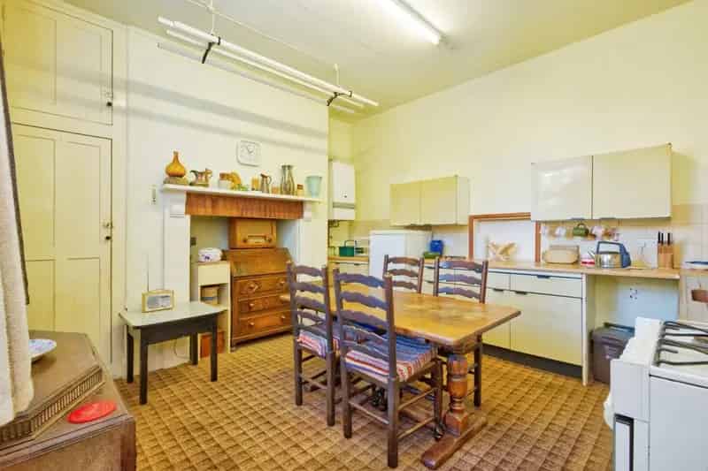 3 Bedroom Ground Floor Apartment Near Blenheim Gardens Minehead