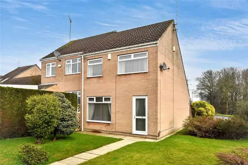 Three Bedroom End Townhouse in Morley