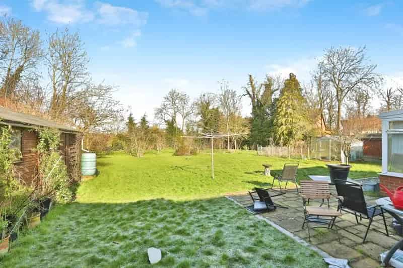 Spacious 4-Bedroom Detached Bungalow Near Wymondham
