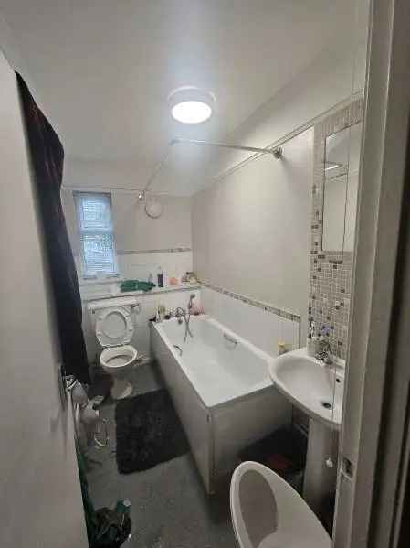 Flat For Rent in Basingstoke and Deane, England