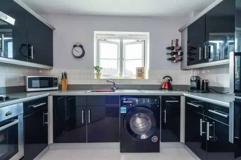 Two Bedroom Apartment Near Intu Merry Hill
