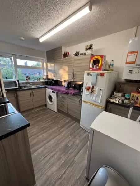 2 Bed Maisonette with Garden Near Amenities