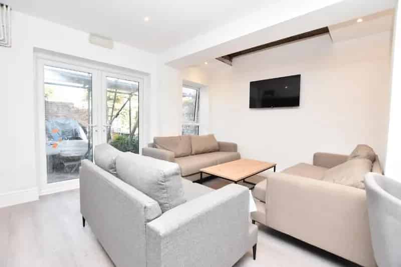 5 Bedroom Terraced House Bills Included Fully Furnished
