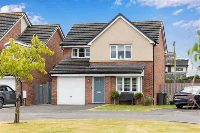 3 Bed House - Detached with 2 Reception Rooms