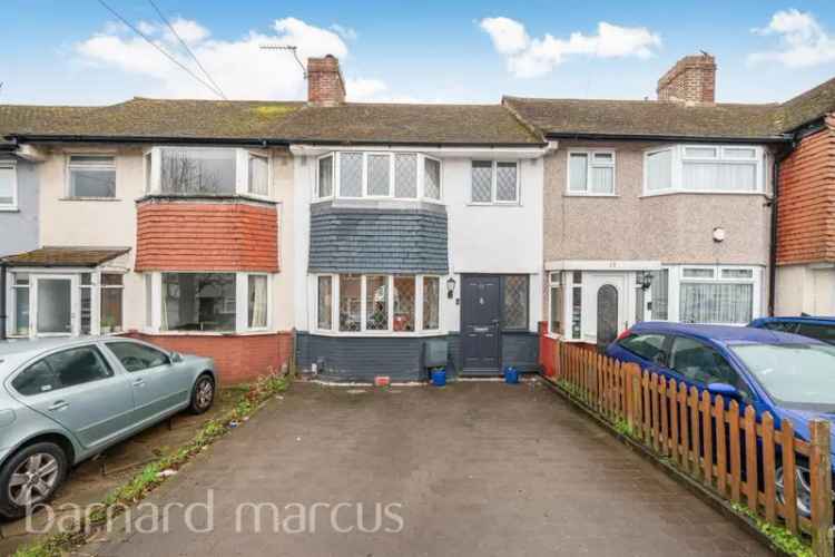 3-Bedroom Family Home in Worcester Park Near Station and Amenities