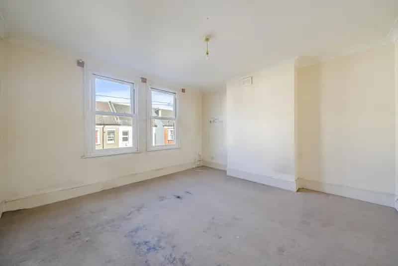 Flat For Sale , London, England