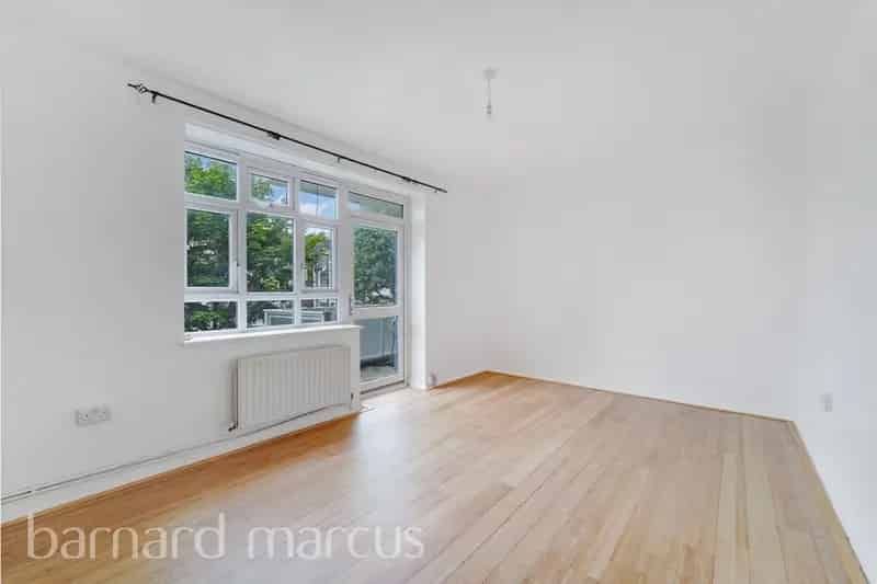 3-Bedroom Flat in SW16 Near Streatham and Tooting