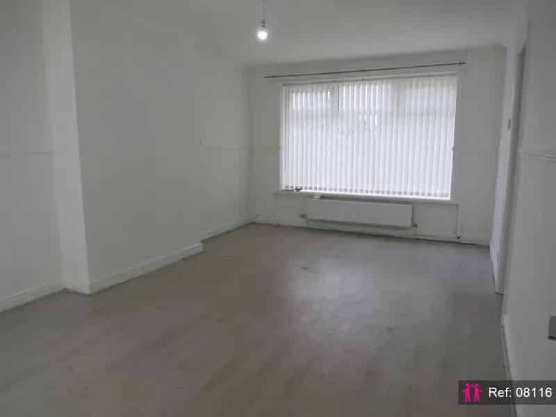 3 Bedroom Semi Detached House with Driveway and Gardens