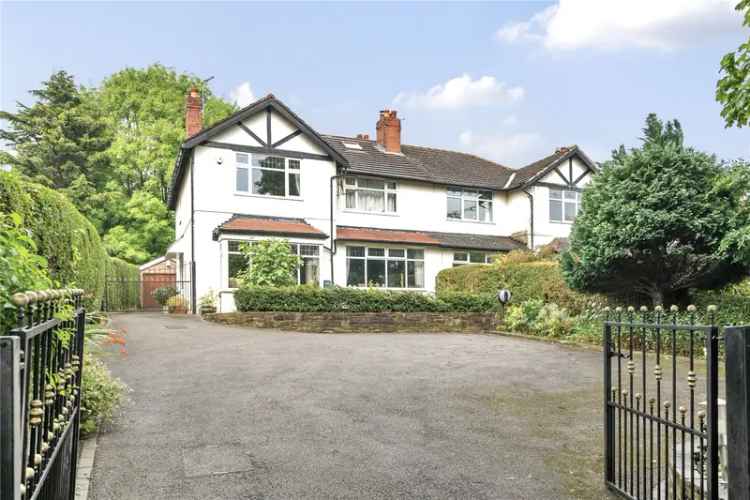 House For Sale in Leeds, England