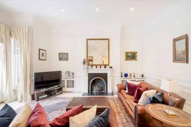 Flat for Sale in Elm Park Gardens Chelsea SW10