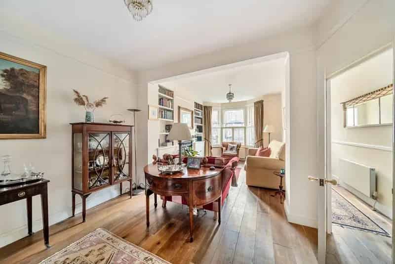 Elegant Home in Quiet No Through Road Near Parks and Amenities