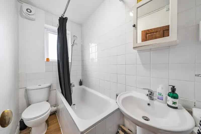 One Double Bedroom Apartment Chain Free Private Development