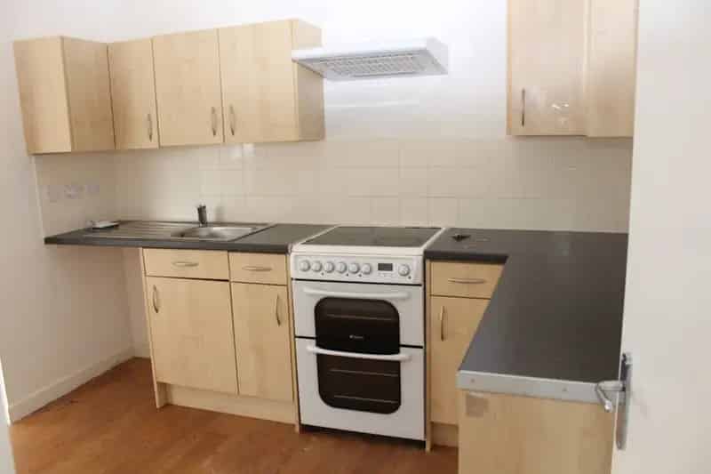 Spacious Knowle Terrace Flat Near Bristol City Centre