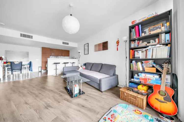 Apartment For Sale in London, England