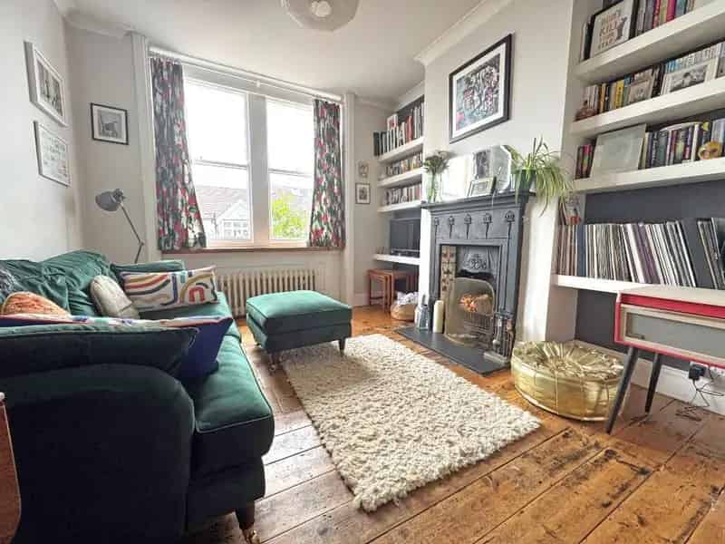 2 Bedroom Victorian Terrace House Near Preston Park Station