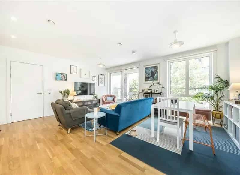 Two Double Bedroom Apartment with Balcony and Modern Amenities
