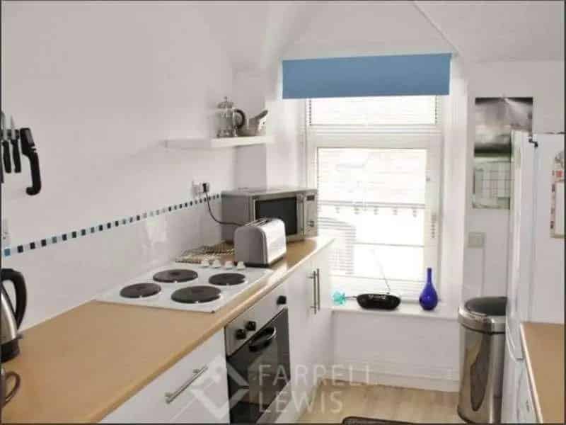 2 bed flat for sale