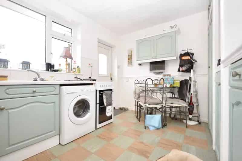 Two Bedroom Detached Bungalow WF4 - Ample Parking & M1 Access