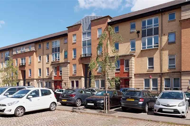 2 Bed Flat Upper with 1 Reception Room New Gorbals
