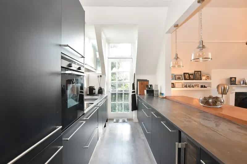 2 Bedroom Apartment for Sale Reigate