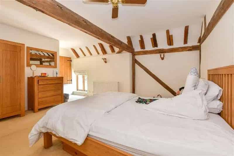 2 Bed Detached Barn Conversion with Garage