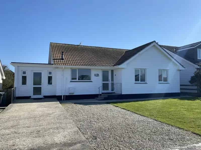 3 Bedroom Detached Bungalow To Rent