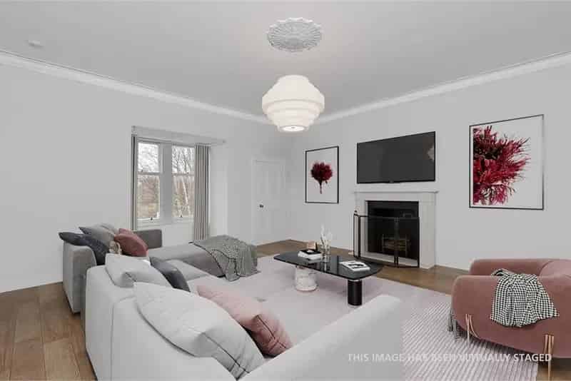 2 Bed Top Floor Flat - Modernisation Opportunity