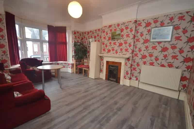 Large Flat for Couple or 2 Sharers Huge Lounge and Bedroom
