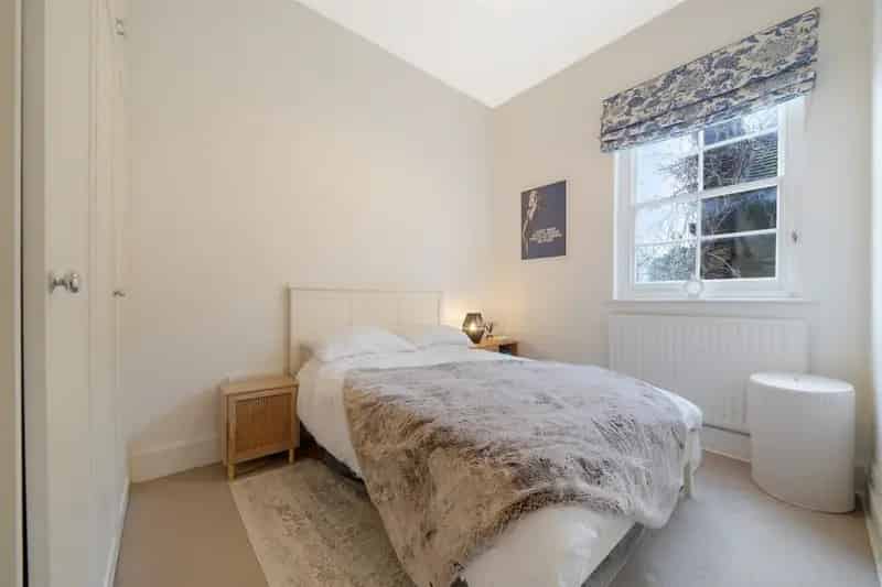 Two Bedroom Property in Clapham The Woodlands