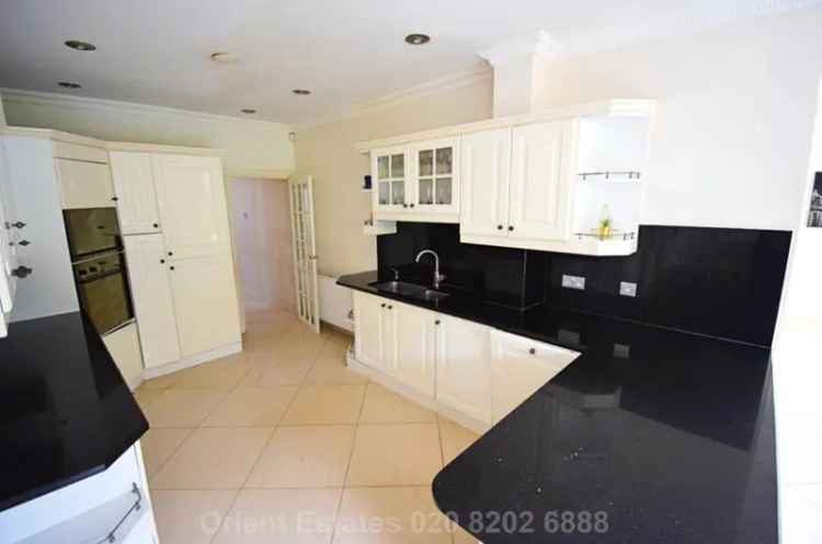 5 Bedroom Detached House to Rent
