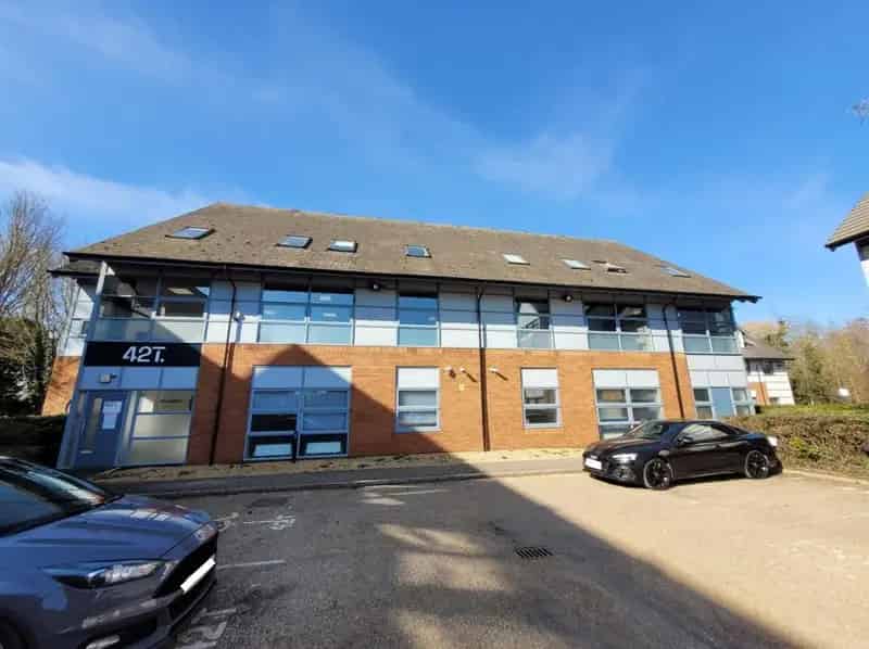 Modern Office Space 846.09 sq m Potential Residential Conversion