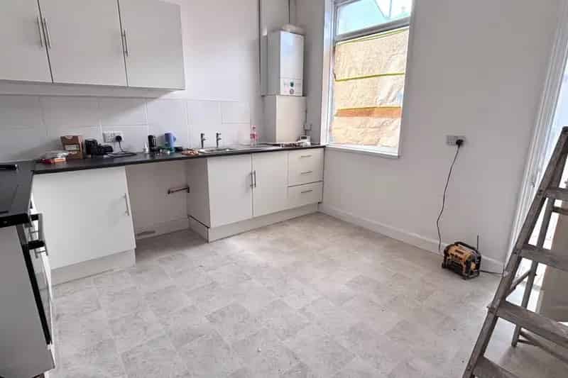 Two Bedroom Terraced House HU9 Modern Spacious Gas Central Heating Double Glazed