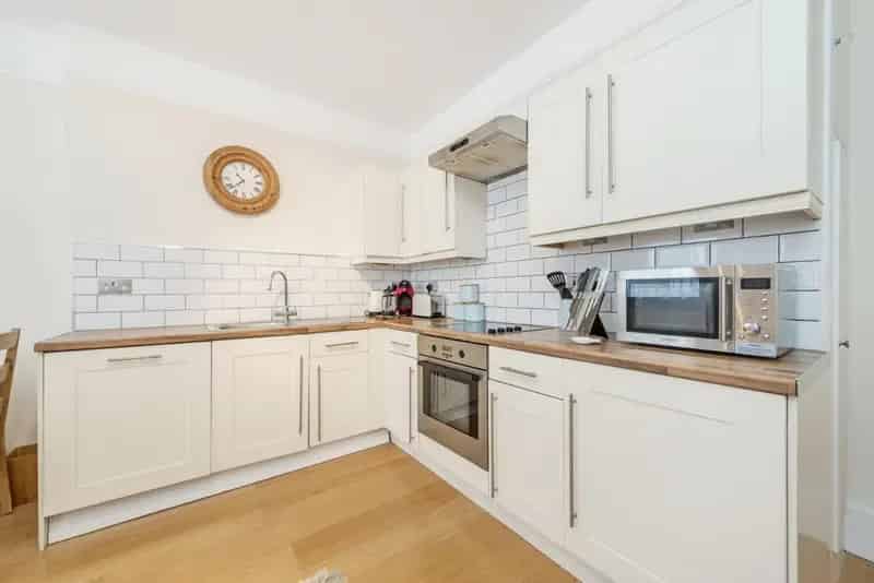 One Double Bedroom Flat Near Baker Street Underground Station