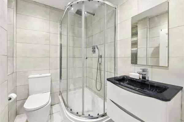 Two Bedroom Apartment in Fulham High Street