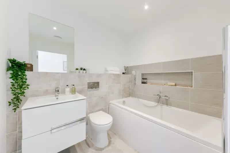 1 Bedroom Apartment in Central Wimbledon - Terrace & High-End Finishes