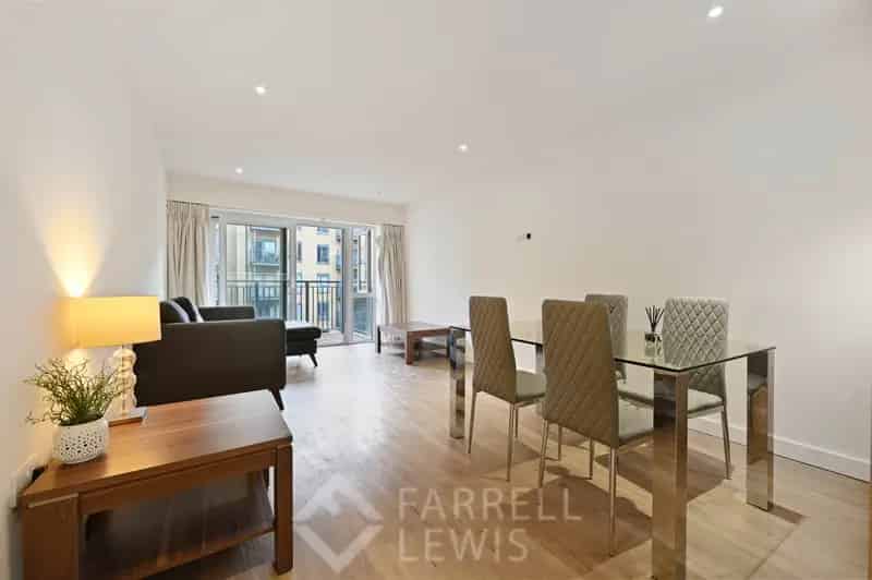 2 Bedroom Flat House to Rent in Beaufort Park