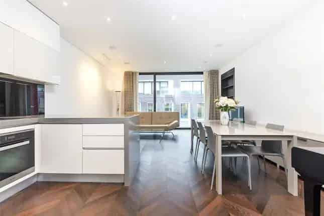 2-Bed Flat for Sale in Mayfair, London W1S