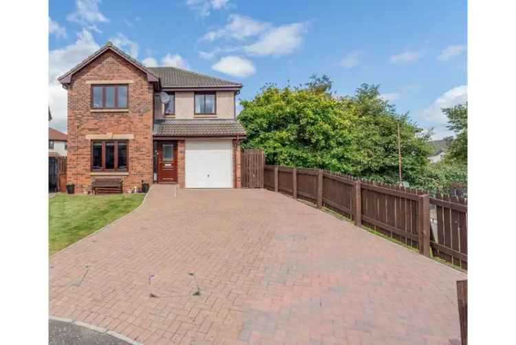 4 Bed House - Detached with 2 Reception Rooms