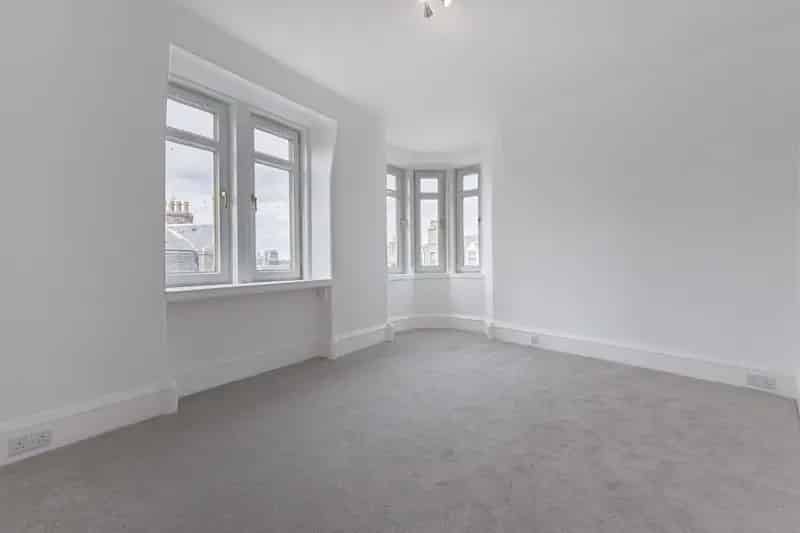 3 Bedroom Apartment to Rent - Newly Refurbished