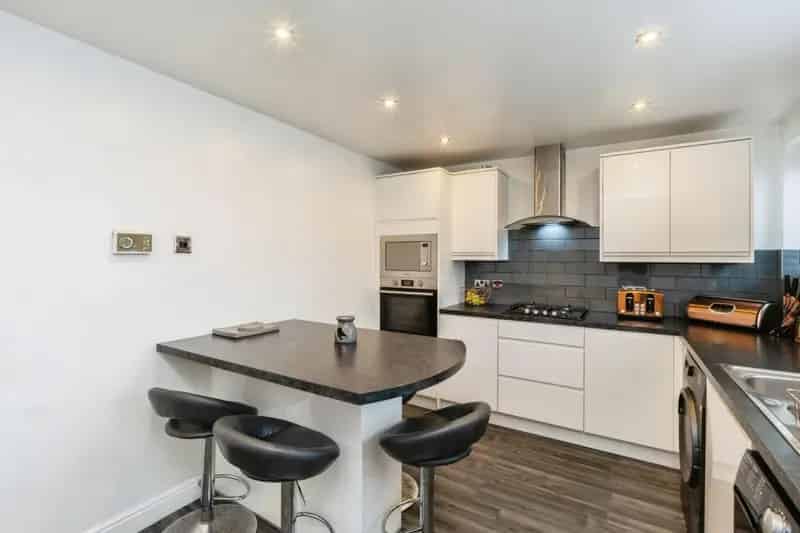 5 Bedroom Semi-Detached House For Sale