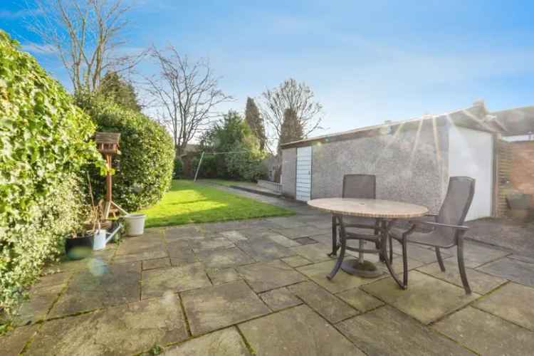 4 Bedroom Semi-Detached House with Garage and Garden
