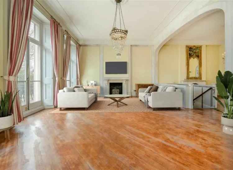 Three Bedroom Apartment South Kensington