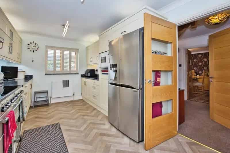 Spacious Family Home with Double Garage and Landscaped Gardens