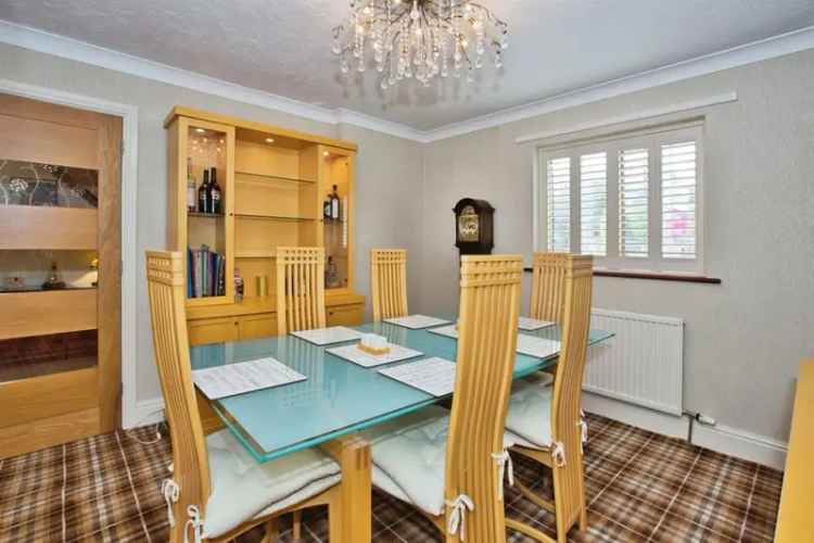 4 Bed Family Home with Double Garage and Sun Room