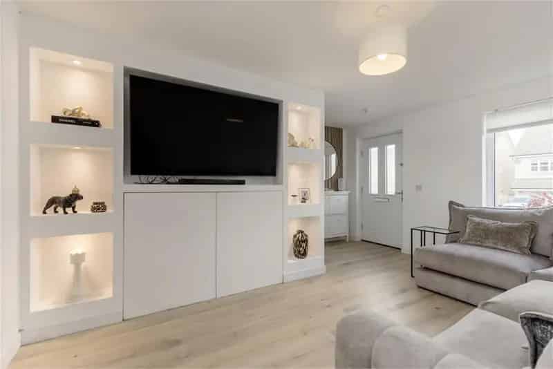 2 Bed House Terraced with 1 Reception Room Turn Key Condition